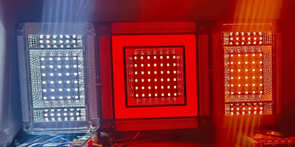 Диодни стопове 4083-33 24V 2бр./к-т
