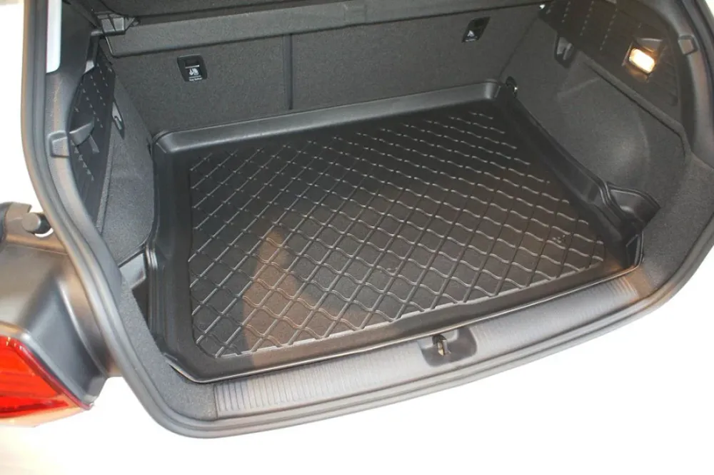 Гумирана стелка за багажник за Audi Q2 (GA) (2016+) - on adjustable boot floor upper position (flat loading threshold); wi...