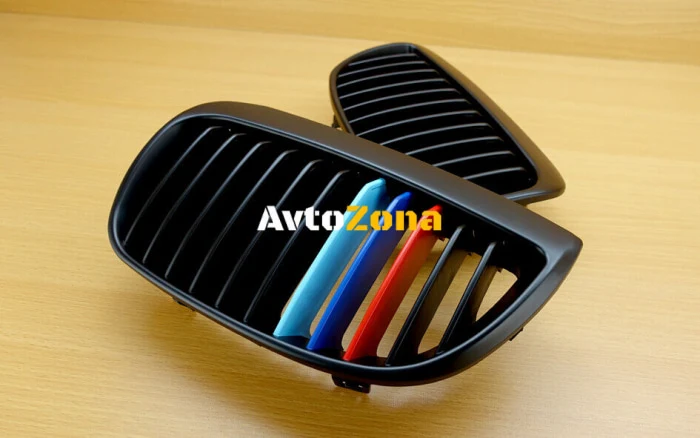 Предни решетки за BMW E81 E87 (04-07) 1 Series Sport Kidney Grill в матово черно с ///M Цвят