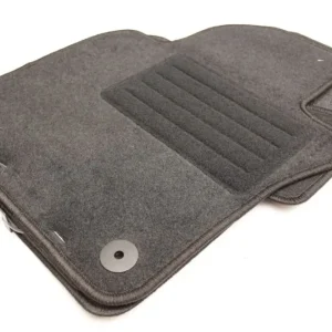 Мокетни стелки за Vw Golf 5 / 6 / Jetta (2005-2011) с кръгли щипки