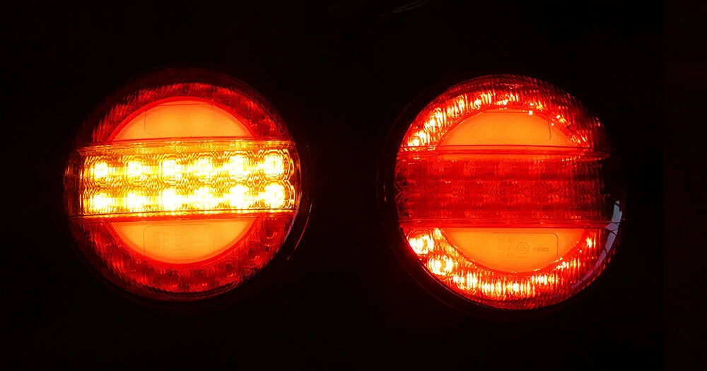 Комплект 2 Броя LED Лед Диоден Стоп Тип Хамбургер Бягащ Диниамичен Мигач, Ефект Неон Ø14cm, 12V-24V, За Камион, Ремарке, Б...