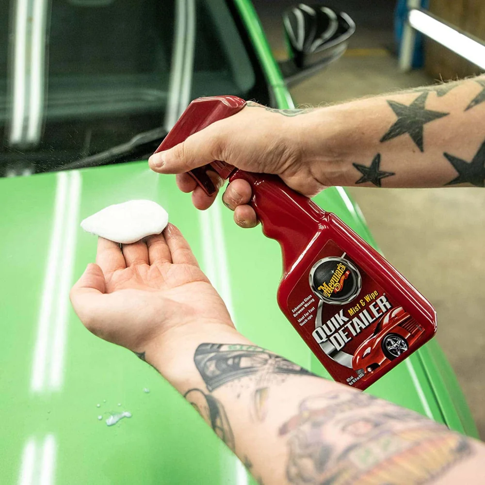 Комплектът Quik Clay на Meguiar за обеззаразяване на бои