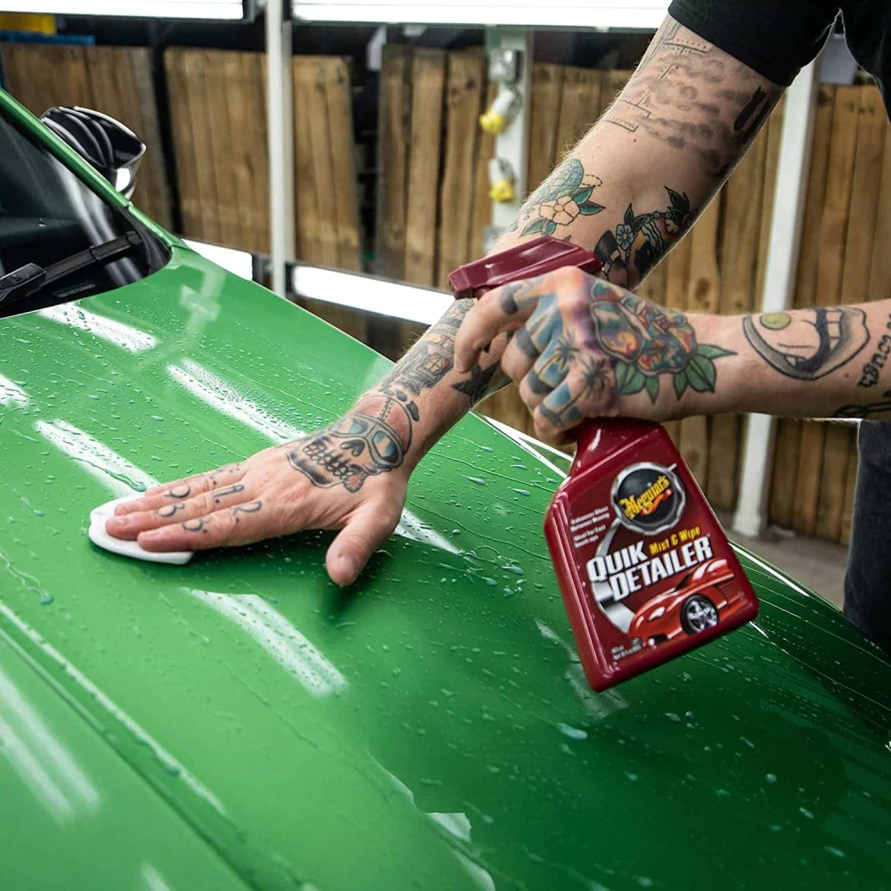 Комплектът Quik Clay на Meguiar за обеззаразяване на бои
